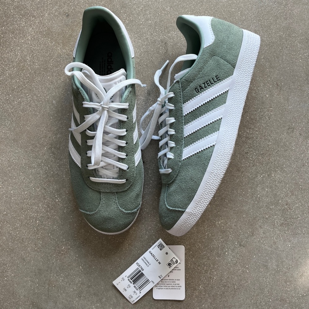 Adidas originals woman’s gazelle shoes dark green/white